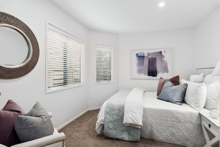 Photo of property in 2/68 Heathcote Road, Castor Bay, Auckland, 0620