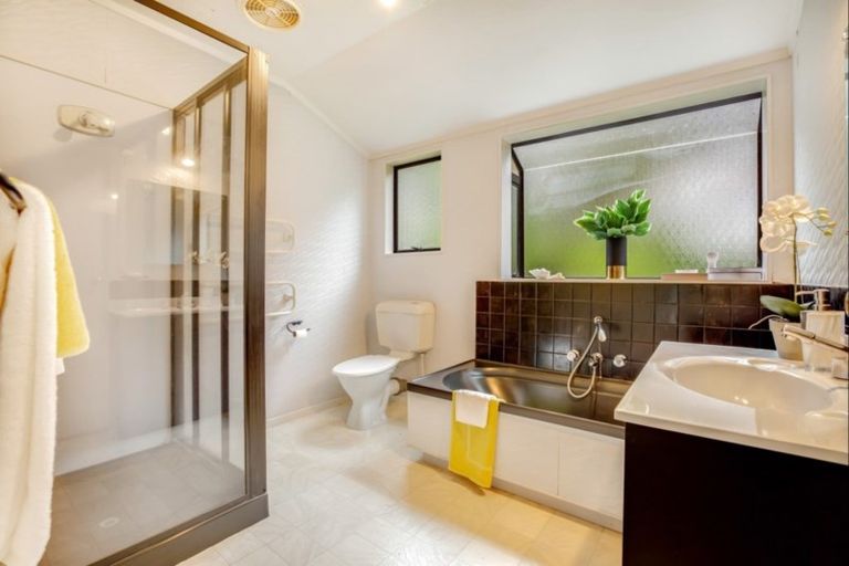 Photo of property in 18 Konini Road, Titirangi, Auckland, 0604