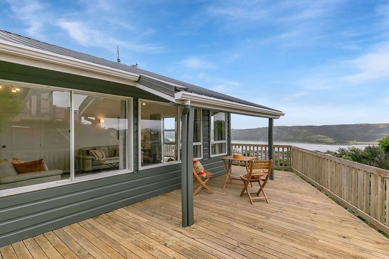 Photo of property in 10 Kahu Road, Paremata, Porirua, 5024