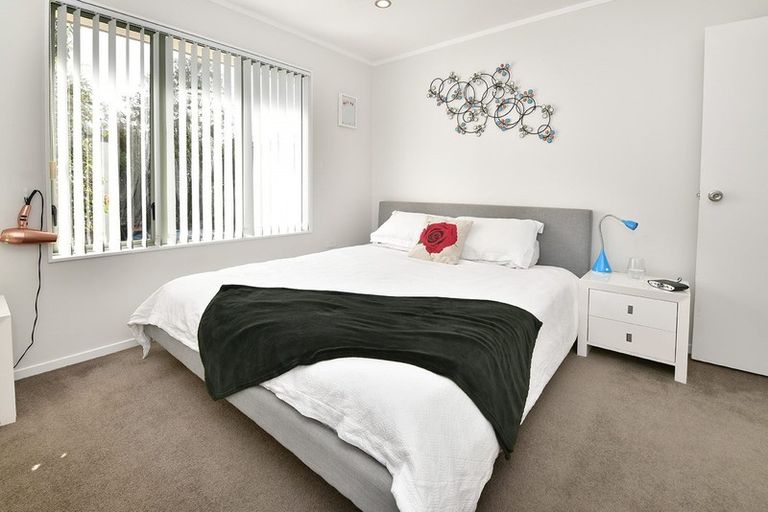 Photo of property in 20 Aitkenhead Court, Parakai, 0830