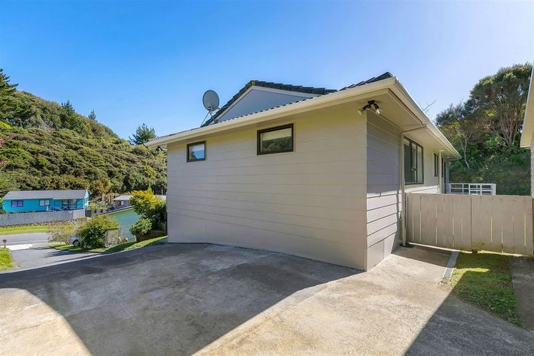 Photo of property in 64 Omapere Street, Whitby, Porirua, 5024