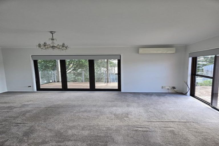 Photo of property in 1/95 Bond Crescent, Forrest Hill, Auckland, 0620