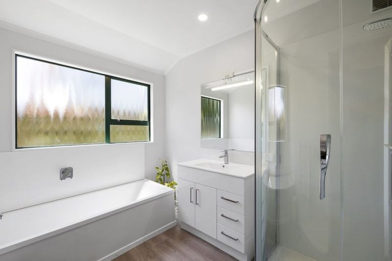 Photo of property in 9 Sandel Rise, Merrilands, New Plymouth, 4312