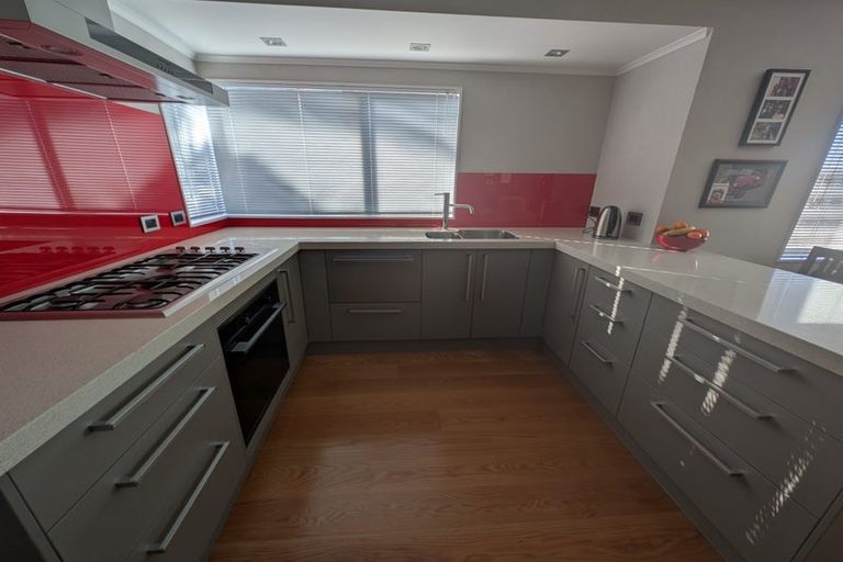 Photo of property in 10 Woodview Rise, Botany Downs, Auckland, 2010