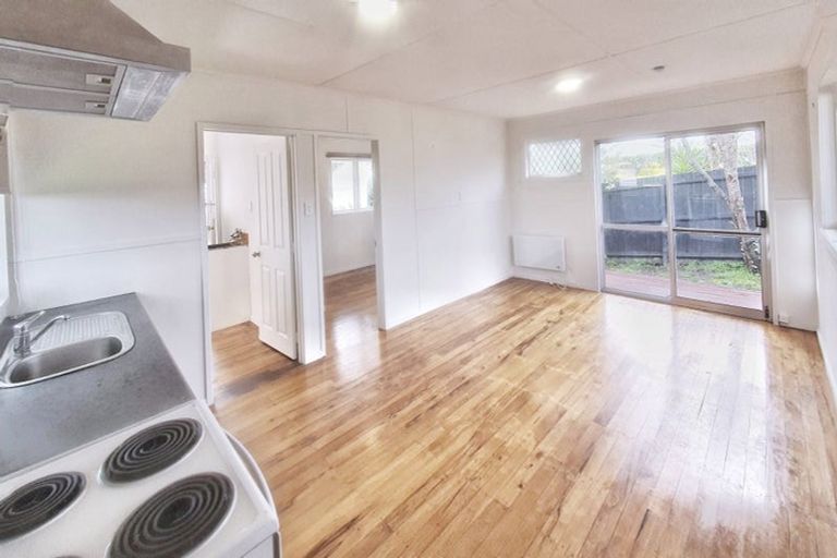 Photo of property in 1/48 Woodside Road, Massey, Auckland, 0614