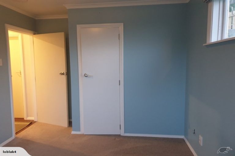 Photo of property in 111 Ruskin Road, Newlands, Wellington, 6037