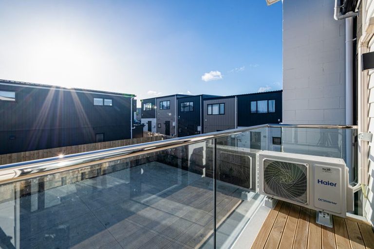 Photo of property in 4b Hepburn Road, Glendene, Auckland, 0602