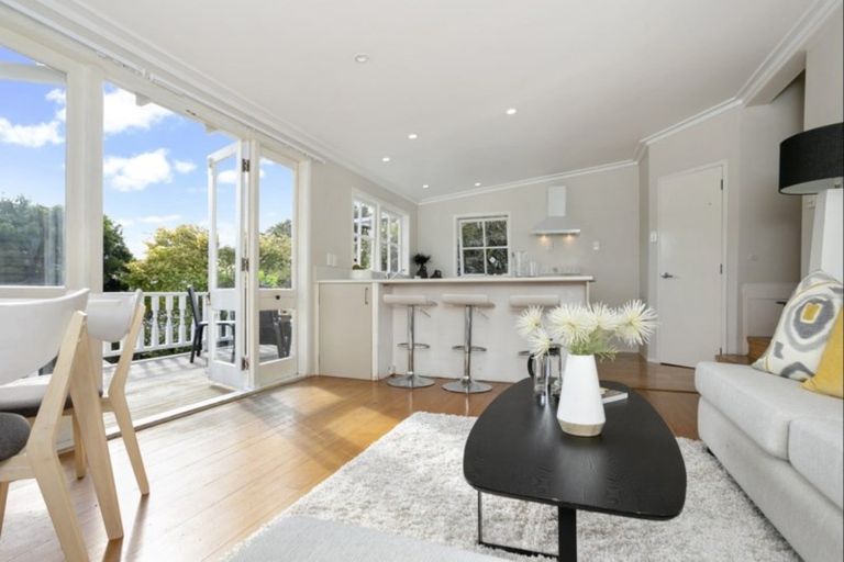 Photo of property in 7 Rodney Road, Northcote Point, Auckland, 0627