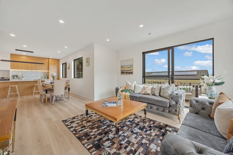 Photo of property in 48 Lewisham Street, Highland Park, Auckland, 2010