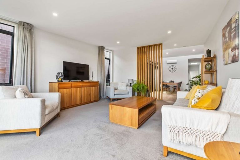 Photo of property in 21 Liberation Road, Papakura, 2110