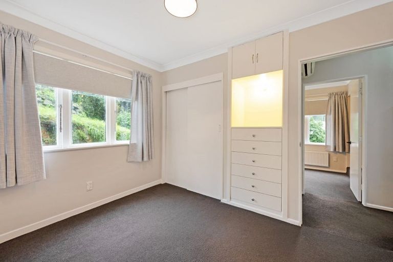 Photo of property in 55 Hungerford Road, Houghton Bay, Wellington, 6023