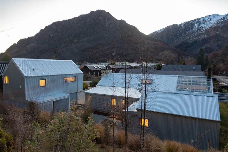 Photo of property in 32 Flynn Lane, Arrowtown, 9302