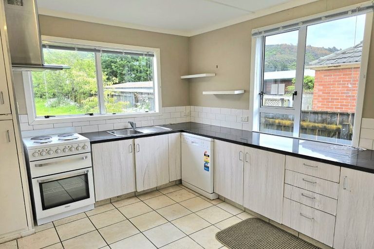 Photo of property in 8 Cleland Crescent, Naenae, Lower Hutt, 5011