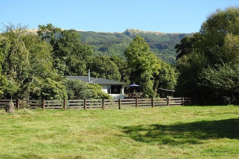 Photo of property in Ravenscliffe, 176 Woodside Road, Woodside, Outram, 9073