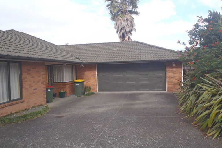 Photo of property in 8a Evanda Crescent, Conifer Grove, Takanini, 2112