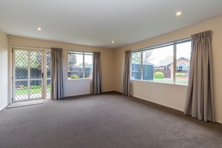 Photo of property in 2/4 Empress Place, Halswell, Christchurch, 8025