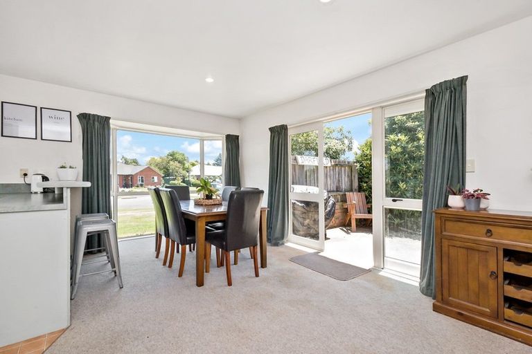 Photo of property in 6 Oldham Place, Darfield, 7510