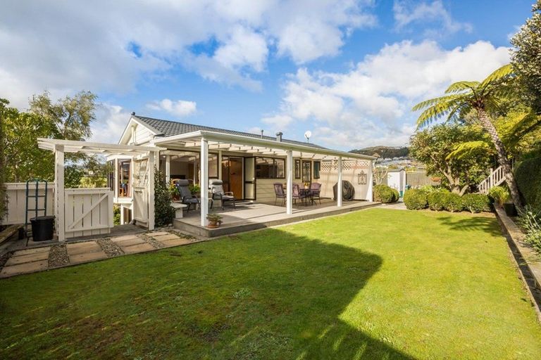Photo of property in 16 Albatross Close, Whitby, Porirua, 5024