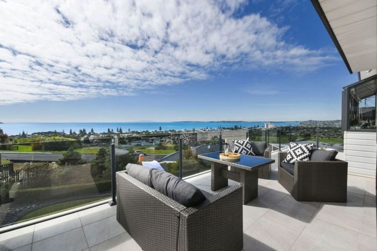 Photo of property in 18 Savoy Road, Orewa, 0931