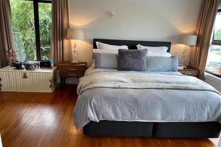 Photo of property in 283 Devonport Road, Tauranga, 3110