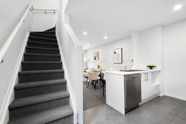 Photo of property in 60d Seymour Road, Sunnyvale, Auckland, 0612