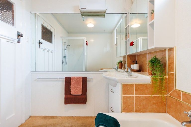 Photo of property in 35 Miro Street, Takaro, Palmerston North, 4410