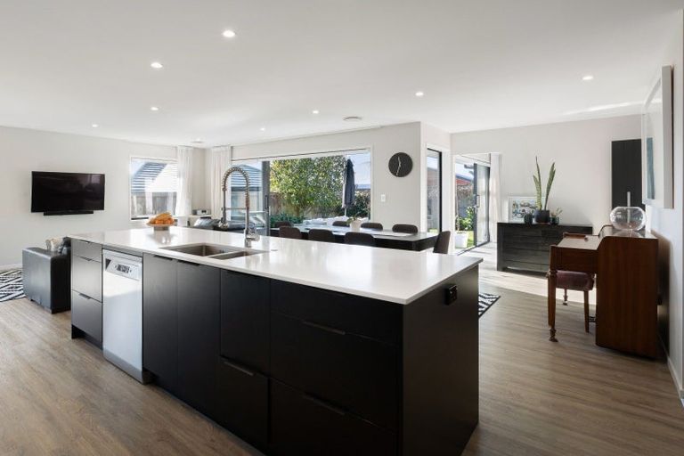 Photo of property in 18 Charlotte Drive, Omokoroa, 3114