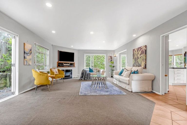 Photo of property in 2/19 Rodney Road, Northcote Point, Auckland, 0627