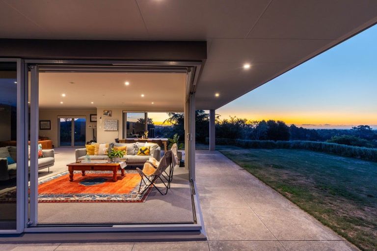 Photo of property in 33 Veale Road, Frankleigh Park, New Plymouth, 4371