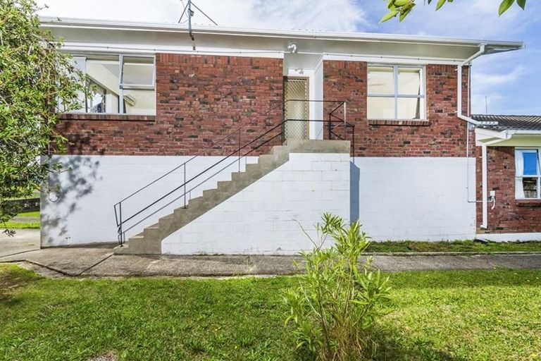 Photo of property in 1/15 Roberts Avenue, Bayswater, Auckland, 0622