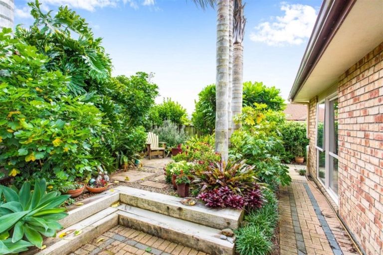Photo of property in 77 Summerland Drive, Henderson, Auckland, 0612