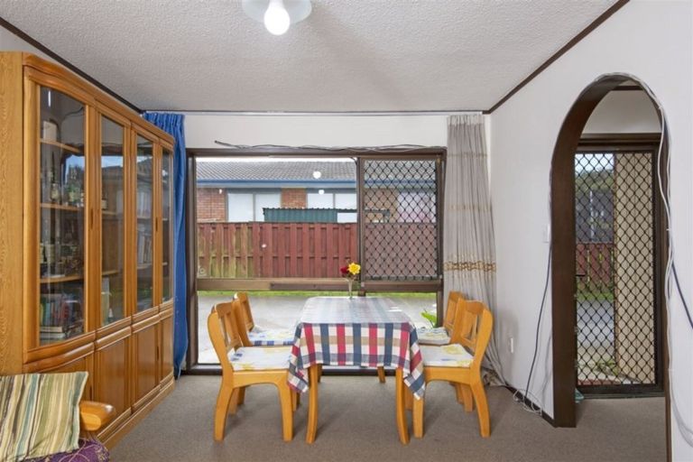 Photo of property in 1/4 Jillteresa Crescent, Half Moon Bay, Auckland, 2012