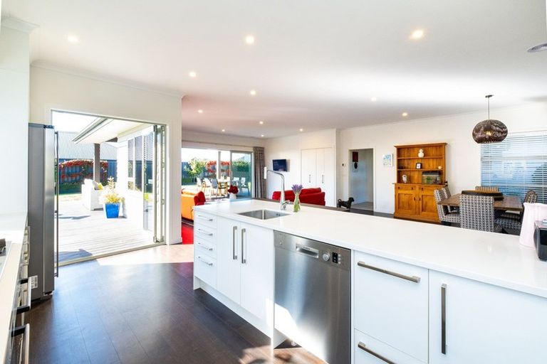 Photo of property in 11 Whakatomo Place, Havelock North, 4130