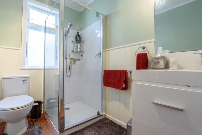 Photo of property in 5 Lonsdale Crescent, Rongotai, Wellington, 6022