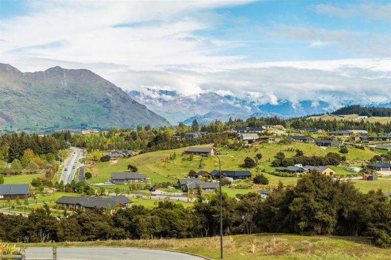 Photo of property in 3 Highfield Ridge, Wanaka, 9305