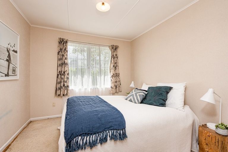 Photo of property in 21 Acheron Road, Paremata, Porirua, 5026