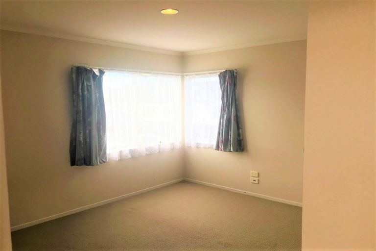 Photo of property in 12 Seresin Crescent, Flat Bush, Auckland, 2016
