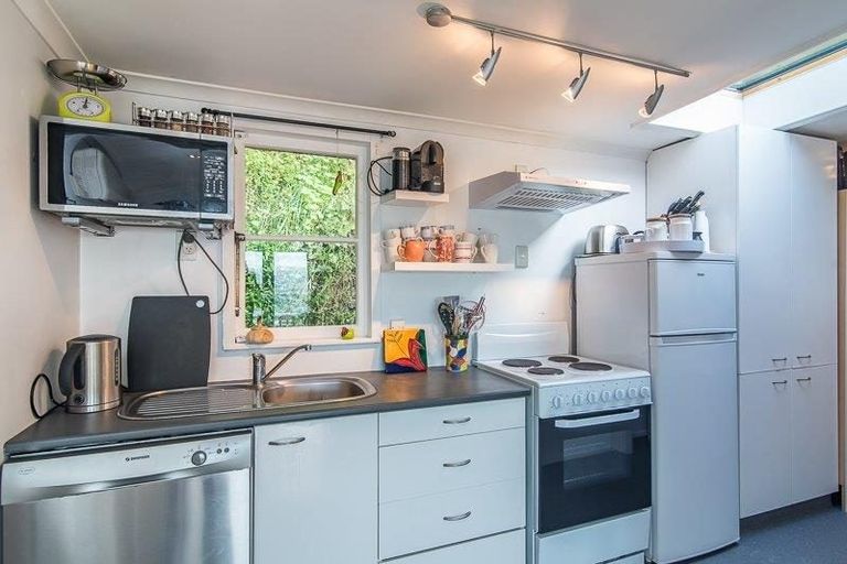 Photo of property in 92 Duncan Terrace, Kilbirnie, Wellington, 6022