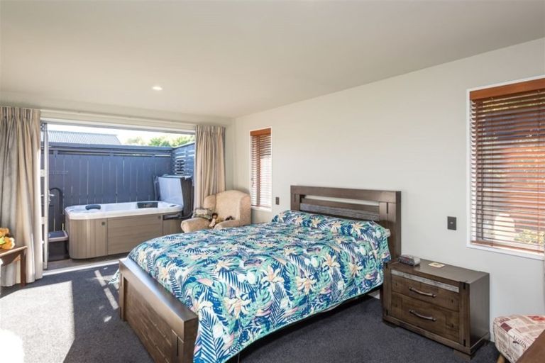 Photo of property in 31 Davaar Crescent, Broomfield, Christchurch, 8042