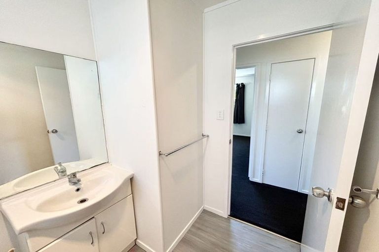 Photo of property in 10 Glenfinn Place, Massey, Auckland, 0614