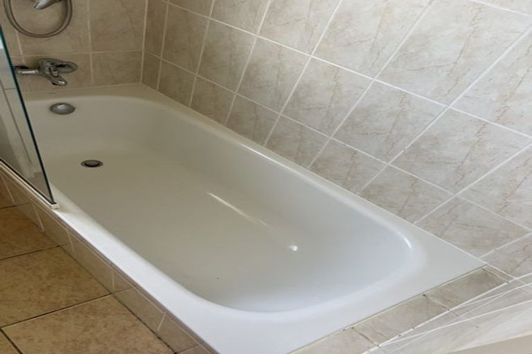 Photo of property in 41 Thornlow Street, Glendene, Auckland, 0602