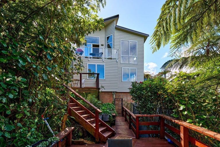 Photo of property in 21 Arahiwi Grove, Tirohanga, Lower Hutt, 5010