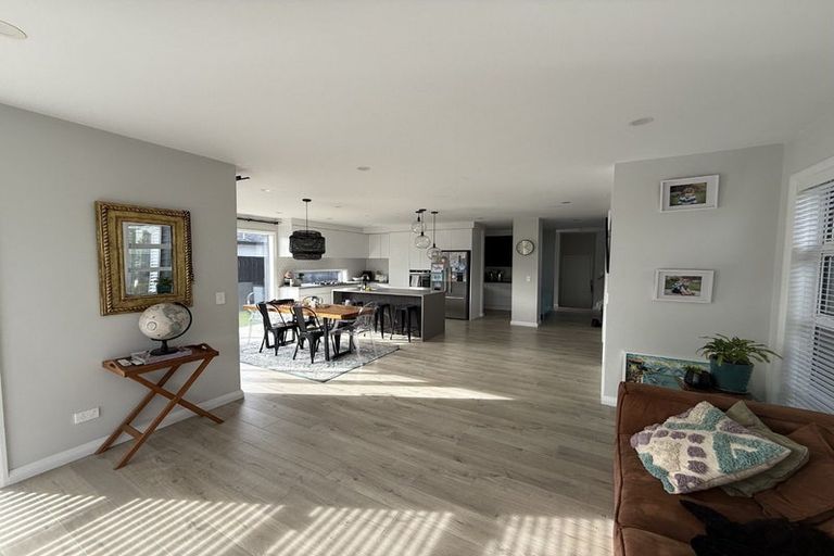 Photo of property in 85 Station Road, Kumeu, 0810