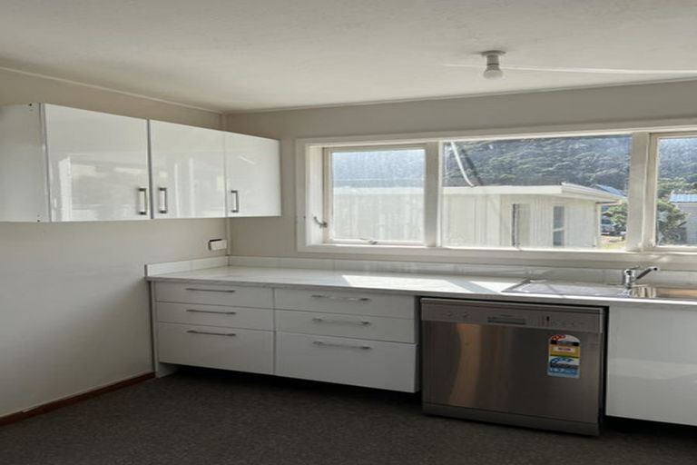 Photo of property in 24 Pukatea Street, Eastbourne, Lower Hutt, 5013