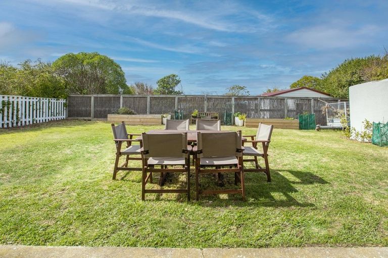 Photo of property in 37 Pinedale Crescent, Riversdale Beach, Masterton, 5872