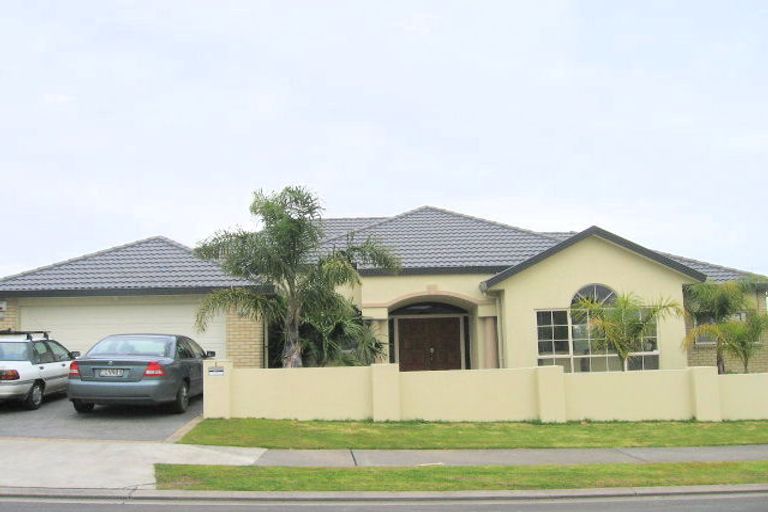 Photo of property in 1 Dunloy Place, East Tamaki Heights, Auckland, 2016