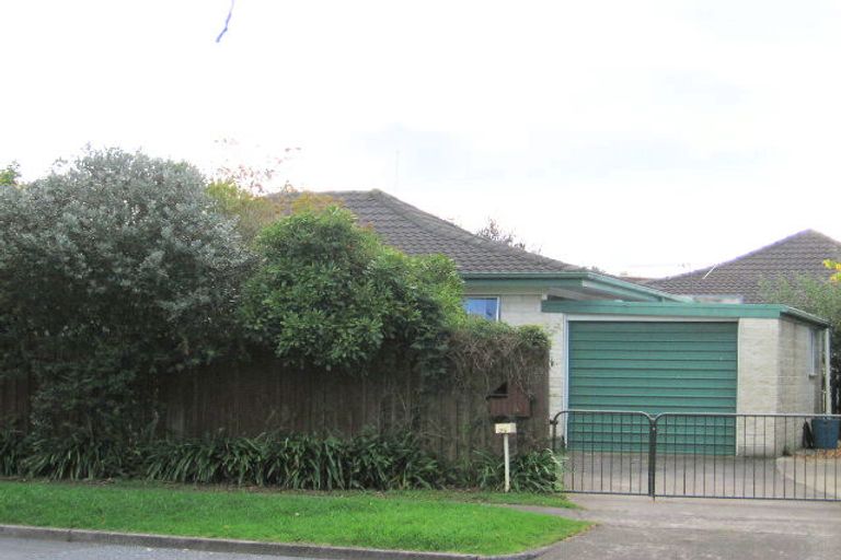 Photo of property in 25a Eastern Beach Road, Eastern Beach, Auckland, 2012