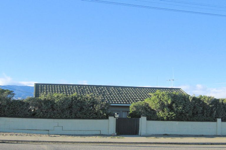 Photo of property in 74 Marine Parade, Otaki Beach, Otaki, 5512