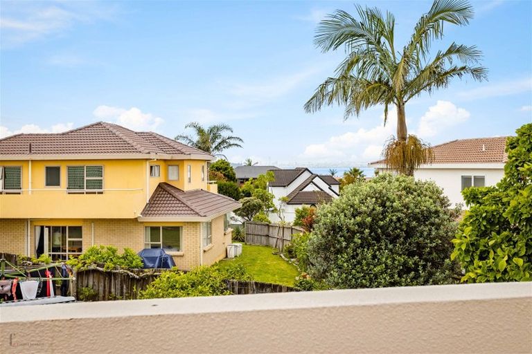 Photo of property in 10 Suncrest Drive, West Harbour, Auckland, 0618
