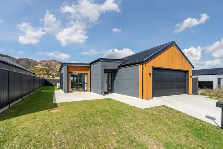 Photo of property in 15 Cynisca Crescent, Wallaceville, Upper Hutt, 5018